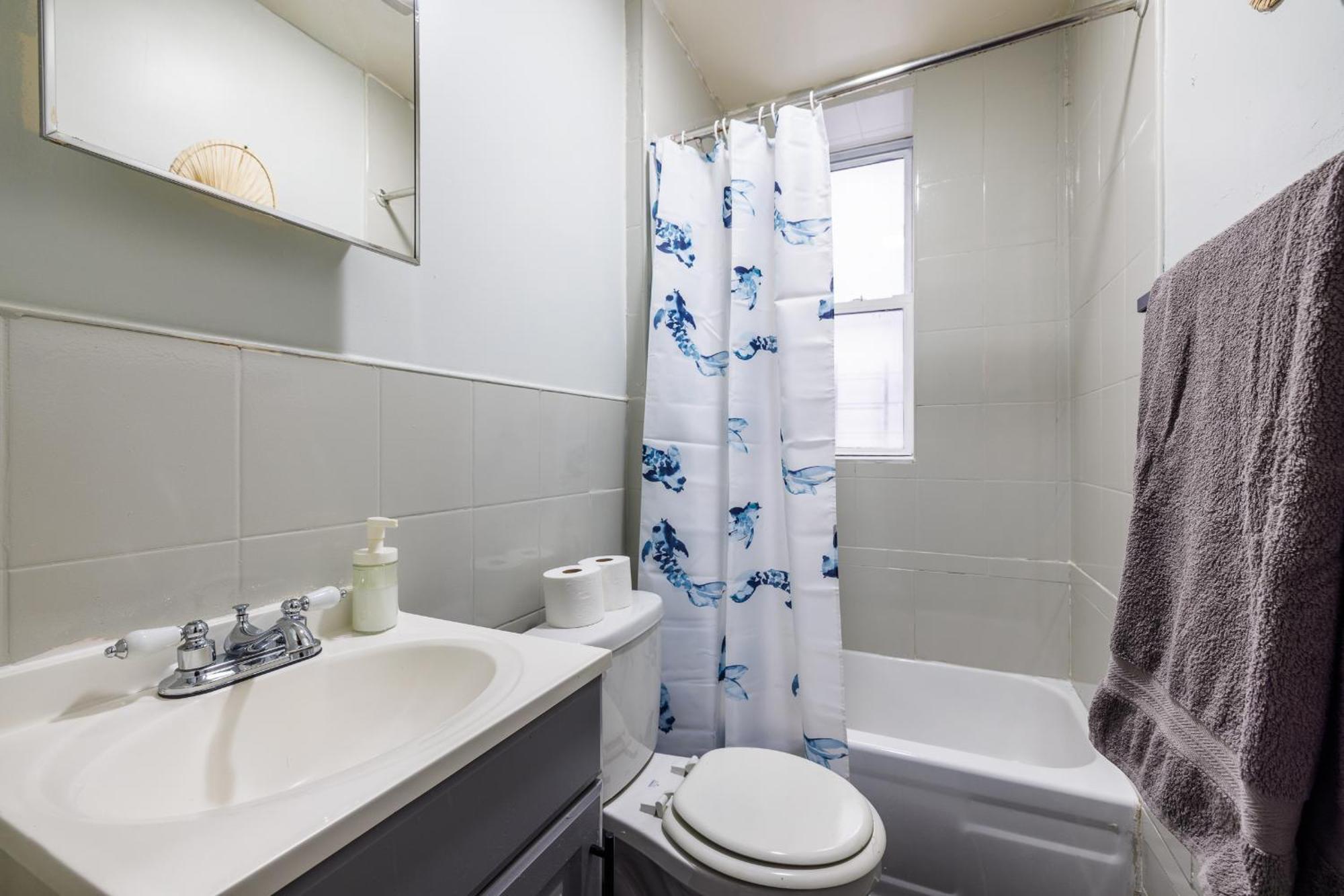 Inspire The Vibrant Energy Of Uws Apartment *